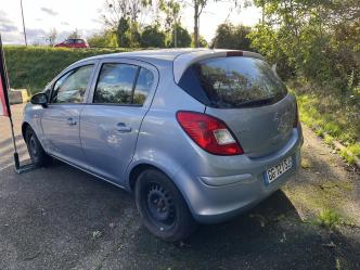 Opel corsa bleu 3